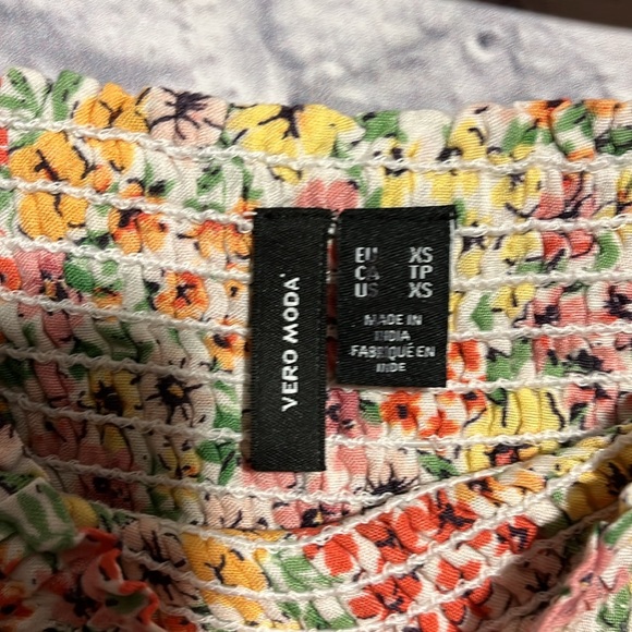 ✨3 for $20✨Vero Moda Tiered Skirt XS - Picture 4 of 6